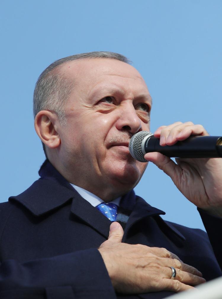 <p>Cumhurbaşkanı Recep Tayyip Erdoğan, Yazıkonak'ta Elazığ depreminin birinci yıl dönümü nedeniyle düzenlenen anma ve deprem konutları anahtar teslim töreni öncesi vatandaşlara hitap etti. </p>
