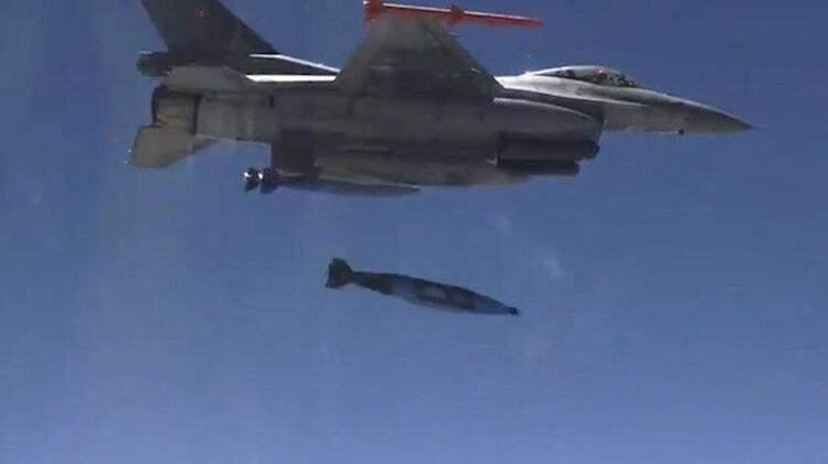 <p>Milli Savunma Bakanlığı (MSB), Twitter hesabından, Hassas Güdüm Kiti-84 Lazer Arayıcı Başlık'ın test atışıyla ilgili bir video yayımladı. MSB'den yapılan açıklamada, "Yerli ve milli imkanlarla üretilen HGK-84 LAB (Hassas Güdüm Kiti-84 Lazer Arayıcı Başlık) Hava Kuvvetlerimiz tarafından yapılan test atışları başarıyla gerçekleştirildi" denildi.</p>

<ul>
</ul>
