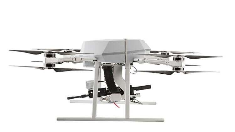<p>TÜRK SİLAHLI KUVVETLERİNE İLK SİLAHLI DRONE 'SONGAR' TESLİMATI YAPILDI </p>

<p>Songar'ın teslimatı ile birlikte, Türk savunma sanayisinin güvenlik güçlerine kazandırdığı milli sistemlere bir yenisi eklenmiş oldu.</p>
