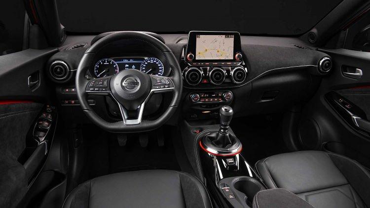 <p>Nissan bilgi ve eğlence sistemi ile tüketiciler, Apple CarPlay® ve Android Auto sistemlerini kullanarak akıllı telefon uygulamalarını araç içindeki 8 inçlik dokunmatik ekran üzerinden kullanabiliyorlar. Buna ek olarak, Platinium Premium versiyonunda yer alan navigasyon özelliği ile de artık gitmek istedikleri yere en kısa yoldan ulaşabilecekler.</p>
