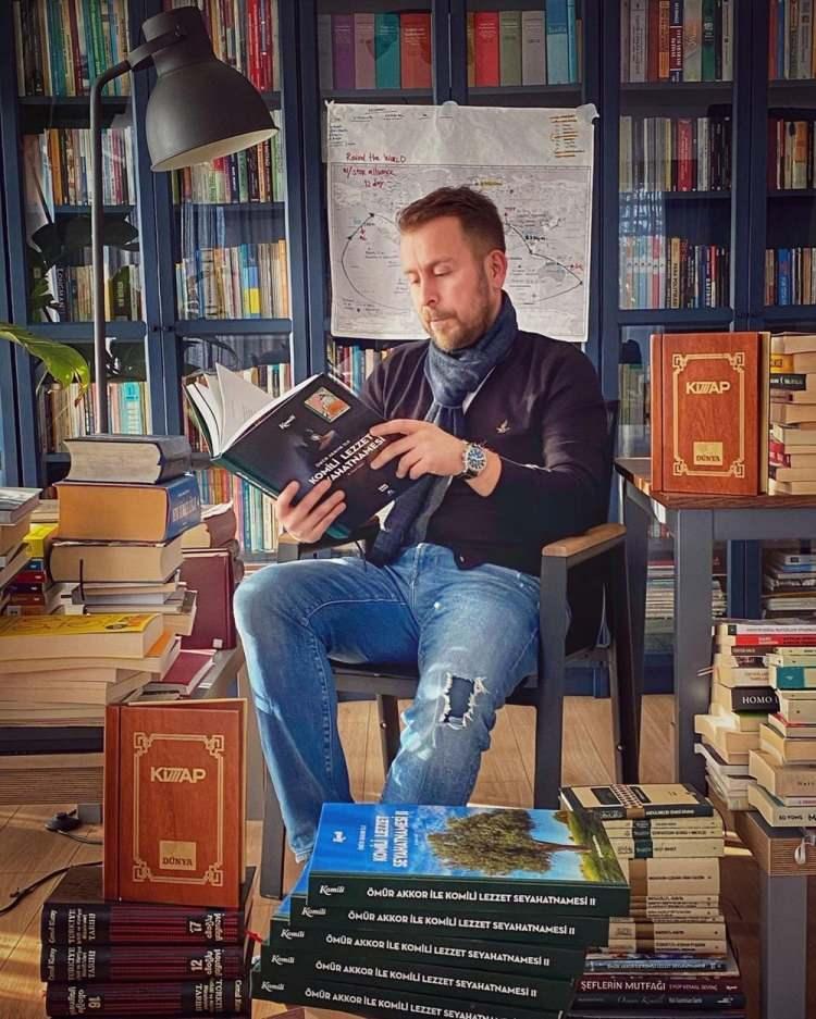 <p>Ömür Akkor: Türk mutfağının Osmanlı kökenlerini araştıran gurme şef. Anadolu’nun kayıp tariflerinin izini sürüyor.</p>
<p> </p>