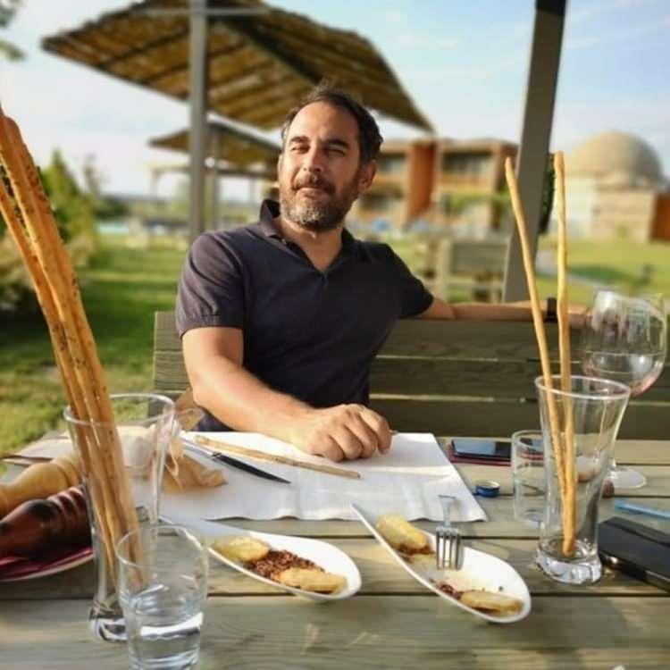 <p>Civan Er: Hatay mutfağından esinlenerek deneysel restoran Changa’da çalıştıktan sonra İstanbul’da Yeni Lokanta’yı açtı.</p>
<p> </p>