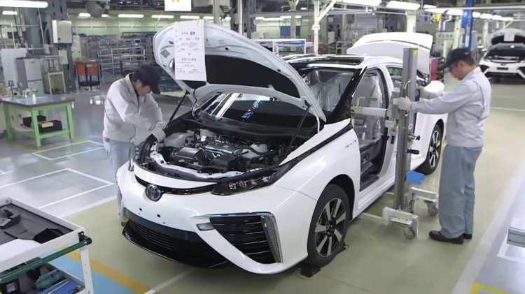 <p>Toyota Türkiye’de halen Corolla Sedan ve C-HR SUV modelerini üretiyor.</p>
