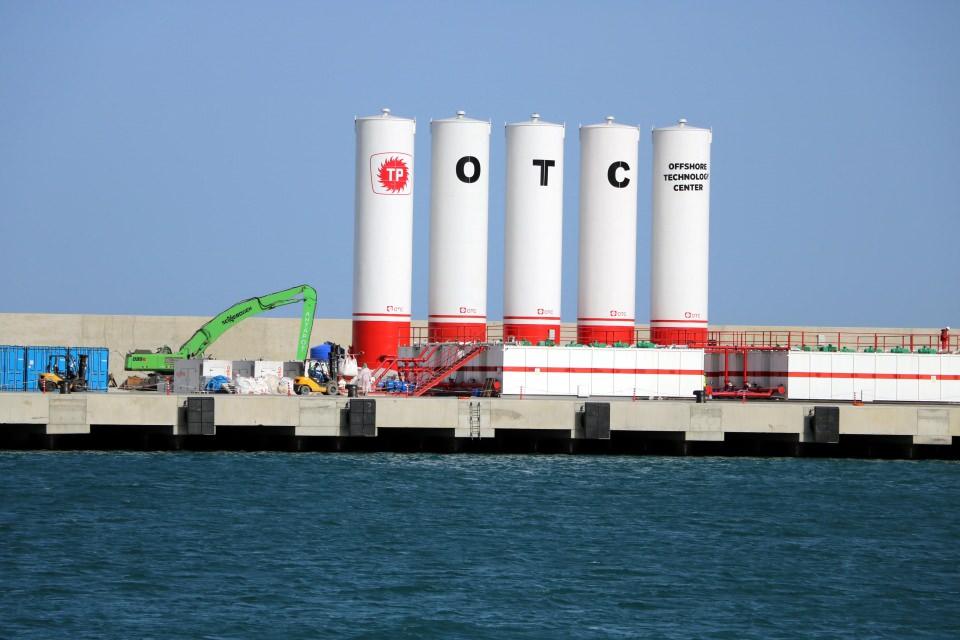 <p>Filyos Endüstri Bölgesi'nin yaklaşık yüzde 40’ı da Türkiye Petrolleri Anonim Ortaklığı’na tahsis edildi. Karadeniz'den çıkan doğalgaz, Filyos Limanı'ndan karaya çıkarılarak halkın hizmetine sunulacak.</p>
<p> </p>