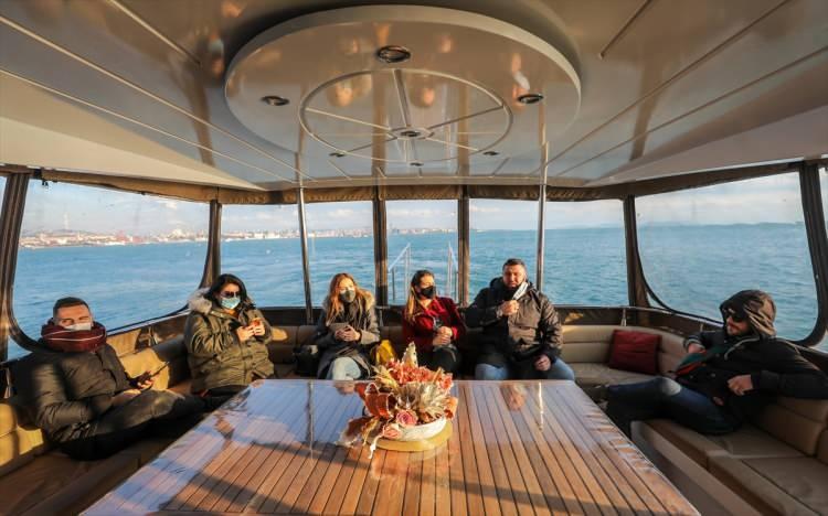 <p>İstanbul'un "zamansız bir kent" olduğunu söyleyen Misic, "Dünya bir kent olsaydı, başkenti İstanbul olurdu. Türk halkının, hükümetin aldığı salgın tedbirlerine uymak için gösterdiği özveri beni oldukça etkiledi. Salgının önlenmesi için herkes birlik olmuştu." diye konuştu.</p>
<p> </p>
<p> </p>