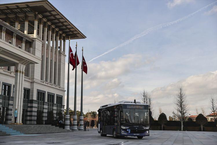<p>Ticarileşmiş ve seri üretim olarak Otonom Atak Electric'in, ABD ve Avrupa'da bir ilk olduğunu dile getiren Baş, "Dünyada ilk demiyorum, çünkü Çin'den çok emin değilim. </p>
<p> </p>