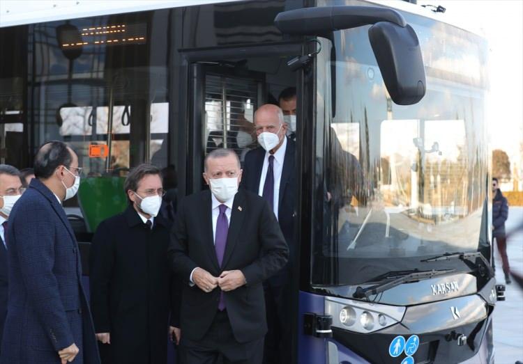 <p>Şimdiye kadar da hem Jest hem de Atak elektriklileri seri üretim olarak yapar durumdayız. 2 senedir de elektrikli araçları pazarda satıyoruz." ifadelerini kullandı.</p>