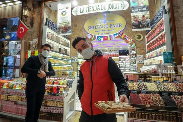 <p>Hafta sonu uygulanan sokağa çıkma yasağından turistlerin muaf tutulduğunu anımsatan Hasanic, İstanbul'un tarihi güzelliklerine hayran kaldığını ve yeniden gitmek için sabırsızlandığını söyledi.</p>