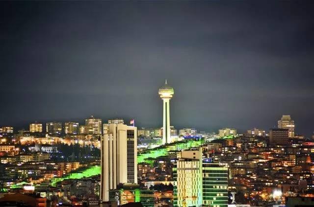 <p><strong>Ankara 2020 nüfusu</strong><br />
<br />
5 milyon 663 bin 322 kişi.</p>

<p>Geçen yıla göre;<br />
<br />
24 bin 246 kişi arttı.</p>
