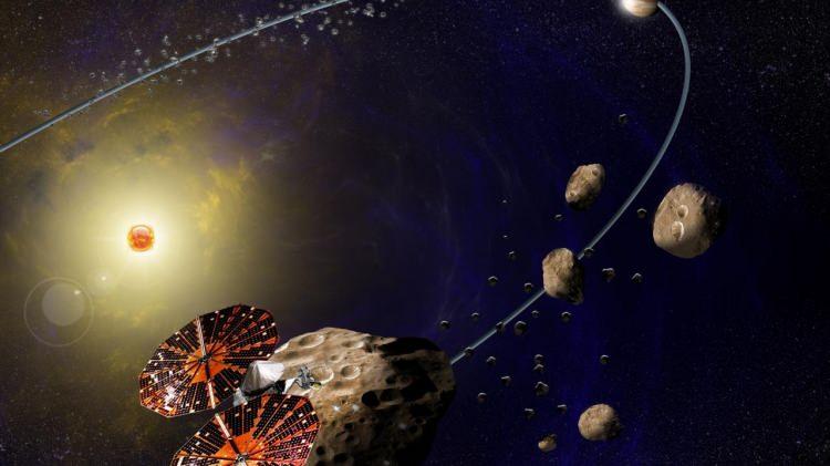 <p><strong>Ekim: NASA`nın Lucy`si asteroit avına başlayacak</strong><br />
<br />
NASA`nın listesindeki en iddialı görevlerden biri olan asteroid avını gerçekleştirecek Lucy, Jüpiter`i güneş etrafında yörüngede takip eden ve yönlendiren bir grup asteroit olan Truva atlarını inceleme görevine başlayacak. Truva atlarının güneş sistemimizin kökenine dair ipuçları barındırdığına inanılıyor.</p>