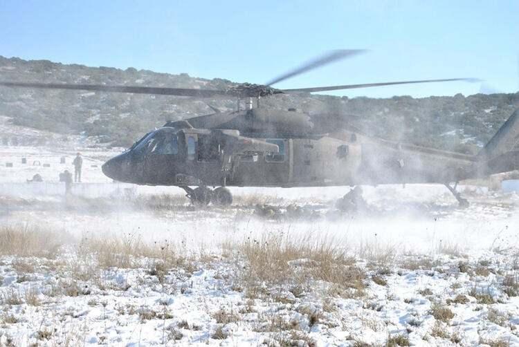 <p>Selanik'in kuzeyindeki Kılkış'ta zaman zaman kar altında gerçekleşen Pegasus 21 adlı yedi günlük son tatbikata, ABD ordusu Black Hawks helikopterleri ve özel kuvvetler askerleriyle katıldı.</p>
<p> </p>
