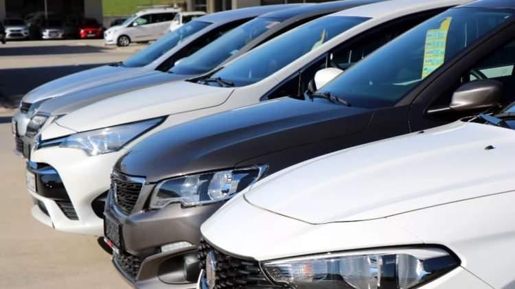 <p><strong>EN ÇOK YİNE SEDAN TERCİH EDİLDİ</strong></p>
<p>Gövde tiplerine göre değerlendirildiğinde ise en çok tercih edilen gövde tipi yine Sedan otomobiller (yüzde 40,8 pay, 14.435 adet) oldu.<br />
<br />
Sedan otomobilleri, yüzde 34,7 pay ve 12.274 adet satış ile SUV, yüzde 22,8 pay ve 8.044 adet satış ile H/B otomobiller takip etti.</p>
