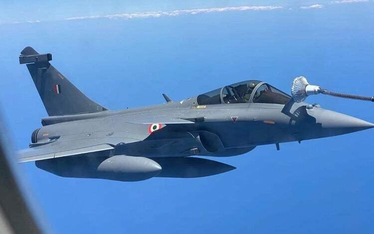 <p>Avrupa Birliği'nden beklediği desteği alamayan Yunanistan, Türkiye korkusuyla silahlanma yarışına hız verdi. Atina yönetimi, ekonomik darboğaza rağmen son 11 yılın en savunma bütçesini açıkladı. 2021 bütçesine göre, silahlanma payının beş kat arttığı görülüyor.</p>
<p> </p>
