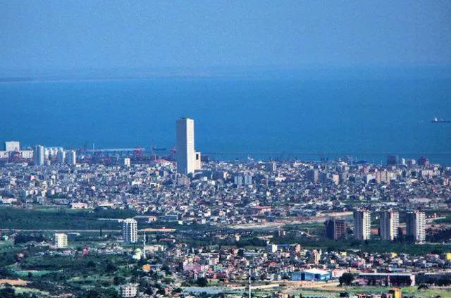 <p><strong>Mersin 2020 nüfusu</strong><br />
<br />
1 milyon 868 bin 757 kişi.</p>
<p>Geçen yıla göre;<br />
<br />
28 bin 332 kişi arttı.</p>
