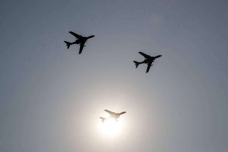 <p>Pekin yönetimi 2019'un başında Tayvan'ın bağımsızlığının bir felaket olacağını duyurmuş, Şi Jinping ada ülkesinin egemenliklerini kabul etmemesi halinde saldırabileceklerini söylemişti.</p>
<p> </p>