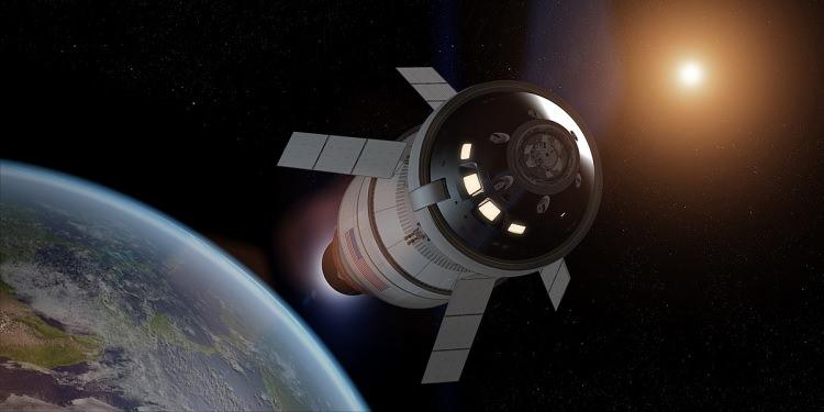 <p><strong>Kasım: Ay’a geri dönüş (Artemis) yolculuğu başlıyor</strong><br />
<br />
NASA`nın 2024`te insanları aya geri döndürme planı, Artemis bayrağı altında bir dizi görevi içeriyor. İlk Artemis görevi olan Artemis I`in 2021`in kasım ayında gerçekleştirilmesi planlanıyor. Görevde Orion uzay aracını ay yörüngesine taşıyacak olan Uzay Fırlatma Sistemi veya SLS olarak bilinen devasa, yeni bir roket kullanılacak.</p>