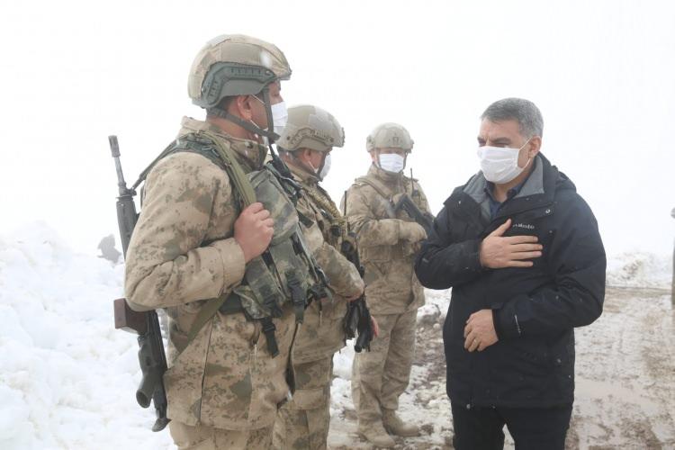 <p>İ&ccedil;işleri Bakanlığı'nca Tunceli'de, ter&ouml;r &ouml;rg&uuml;tlerine y&ouml;nelik Jandarma Komando, Jandarma &Ouml;zel Harekat (J&Ouml;H), Polis &Ouml;zel Harekat (P&Ouml;H) ve G&uuml;venlik Korucu timlerinden oluşan 1062 personelin katılımıyla d&uuml;n başlatılan 'Eren-7 Mercan Munzur' operasyonu s&uuml;r&uuml;yor.&nbsp;</p>
