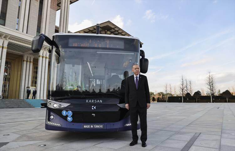 <p>Bize de diyorlar iklim değişikliği noktasında neden adım atıyorsunuz diye? ABD adım atsın biz de atarız. Onlar atmaz biz atarsak sanayimizde durum ortada.</p>