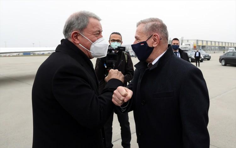 <div>Milli Savunma Bakanı Hulusi Akar, Almanya ziyaretinin ardından dün Macaristan'ın başkenti Budapeşte'ye geçti.</div>

<div>
<div> </div>

<div> </div>
</div>
