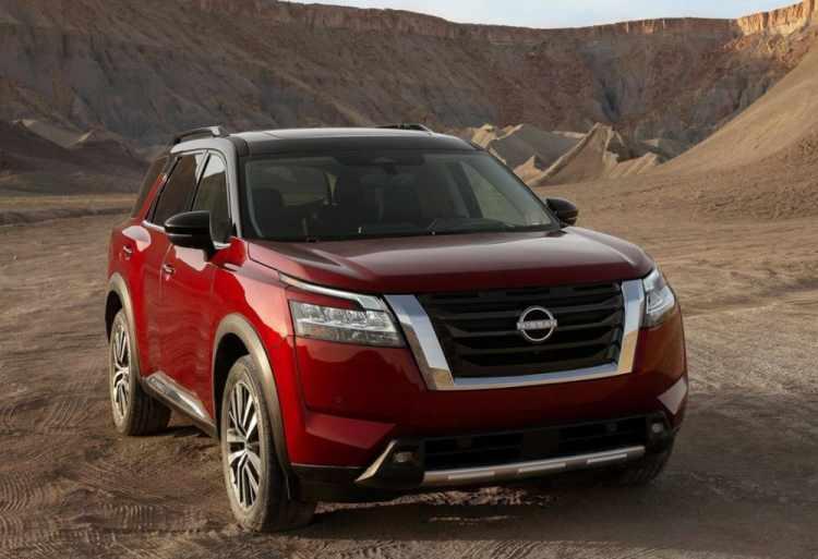 <p>Nissan büyük SUV modeli Parhfinder'ı tamamen yeniledi. Araç, önden çekişli veya 4 tekerden çekişli olarak alınabilecek.</p>