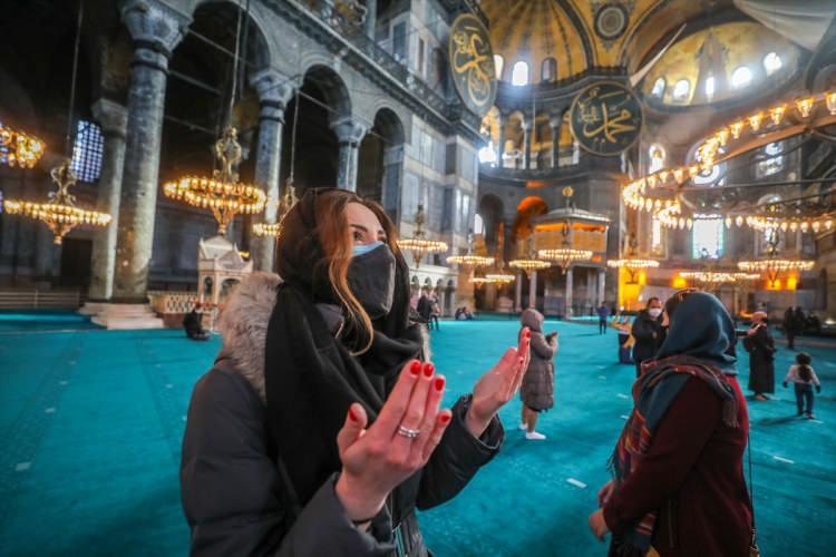 <p>Gazeteci Merima Custovic ise Türkiye'nin salgınla mücadeleyi son derece ciddiye alan birkaç ülkeden biri olduğunu belirterek, İstanbul'un her köşesinde güvenli hissettiğini belirtti.</p>
