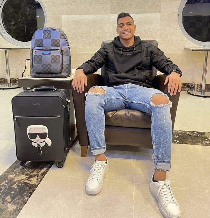 <p>MOSTAFA MOHAMED</p>
<p>Yeni Takımı: Galatasaray<br />
Eski Takımı: Zamalek</p>