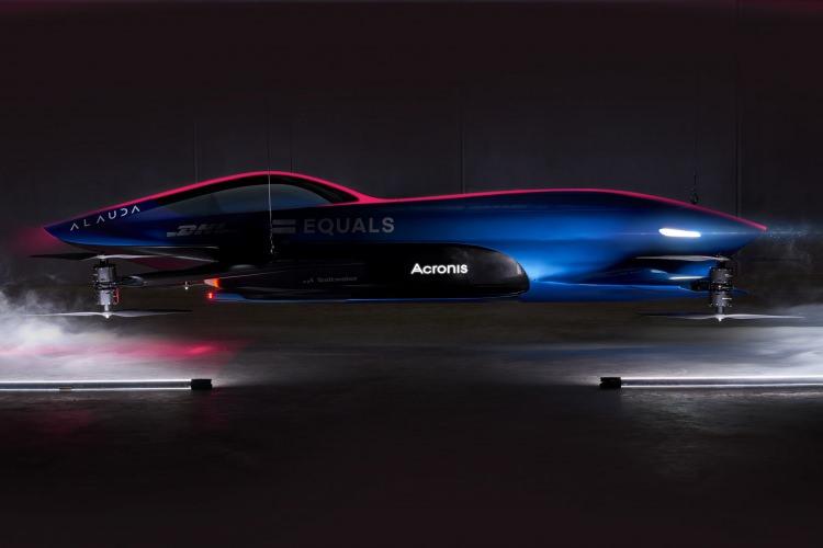 <p> Avustralya merkezli bir firma ''Airspeeder'' adlı dünyanın ilk uçan elektrikli yarış arabasını tanıttı.</p>

