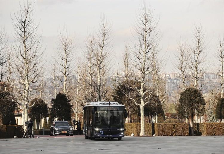 <p>Romanya'ya bir tane sattık, orada bir teknoparkta servis aracı (shuttle) gibi çalışacak araç. Orada da bazı araştırmalar yapacaklar.</p>
