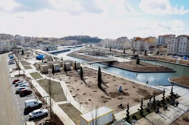 <p><strong>Kırşehir 2020 nüfusu</strong><br />
<br />
243 bin 042 kişi</p>

<p>Geçen yıla göre;<br />
<br />
104 kişi arttı.</p>
