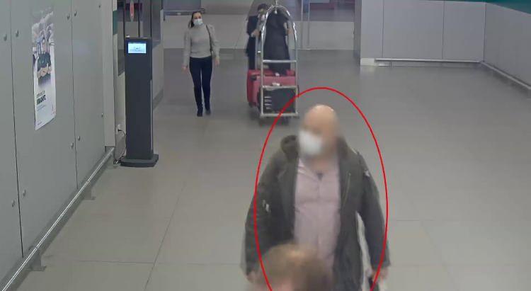 <p>İstanbul Emniyet Müdürlüğü ekipleri tarafından İstanbul Havalimanı'nda, 2 Şubat'ta gece saatlerinde gümrüklü saha çıkışında uygulama yapıldı. </p>
