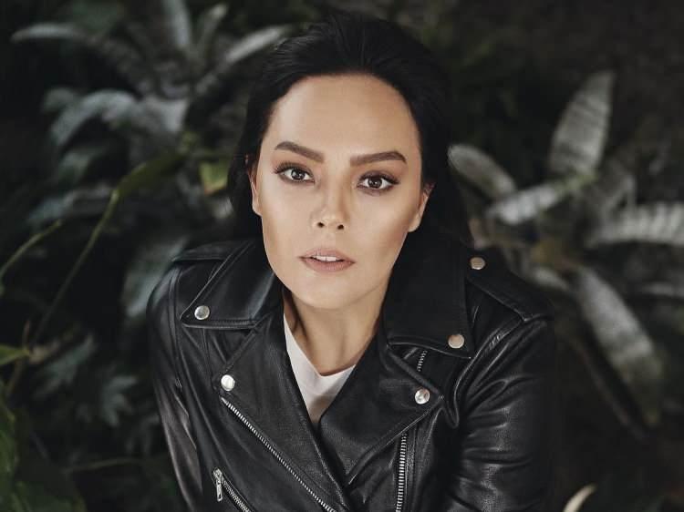 <p><strong>'&Ccedil;ok kıymetli bir sesi, &ccedil;ok &ouml;zel bir sanat&ccedil;ımızı daha kaybetmenin b&uuml;y&uuml;k &uuml;z&uuml;nt&uuml;s&uuml;n&uuml; yaşıyorum. Rabbim t&uuml;m sevenlerine sabır versin, mekanı cennet olsun.'</strong></p>
