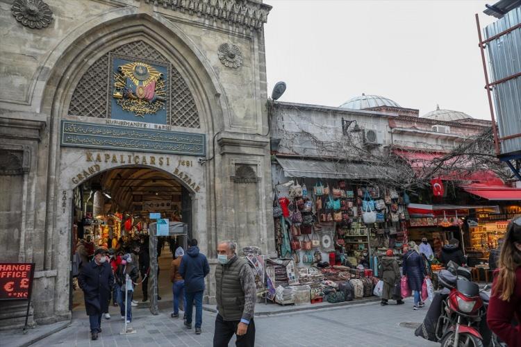<p>İstanbul'un tarihi güzelliklerinin yanı sıra uygulanan salgın tedbirlerine hayran kaldığını anlatan Zustra, "İstanbul'a ilk gidişim değildi, ama İstanbul öyle bir şehir ki her gittiğinizde ilk defa gelmiş gibi hissediyorsunuz." ifadelerini kullandı.</p>