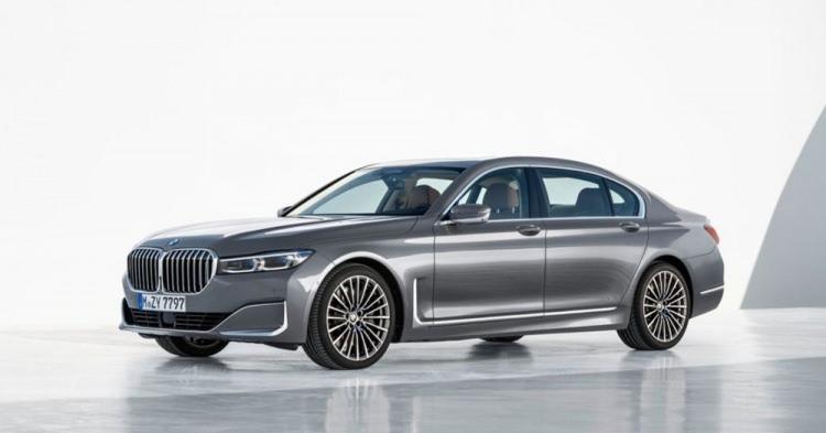 <p><strong>İŞTE ELEKTRİKLİ VE HİBRİT ARAÇLAR...</strong></p>

<p>BMW</p>

<p>Yeni BMW 740Ld xDrive Pure Excellence - Otomatik - Mild Hybrid - Dizel </p>

<p>Fiyatı - 3.147.400 TL</p>
