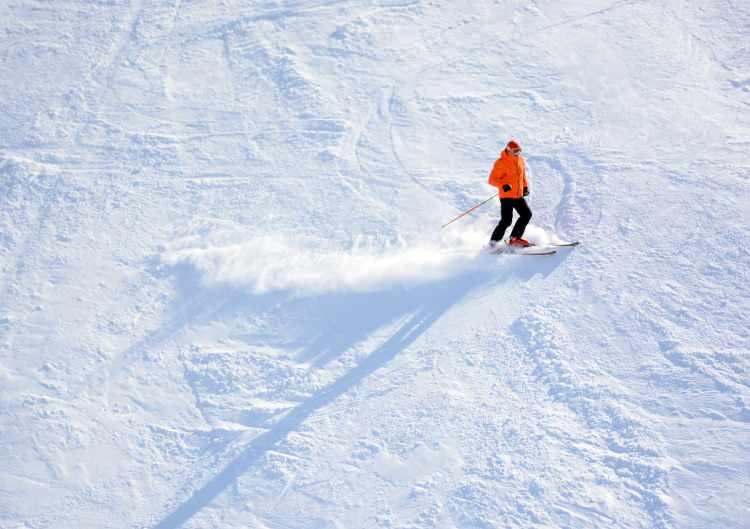 <p>Kış turizminde Türkiye'nin parlayan yıldızı olarak gösterilen Erzurum, alternatif kış sporları imkanlarıyla adrenalin tutkunlarını ağırlamaya devam ediyor. </p>
