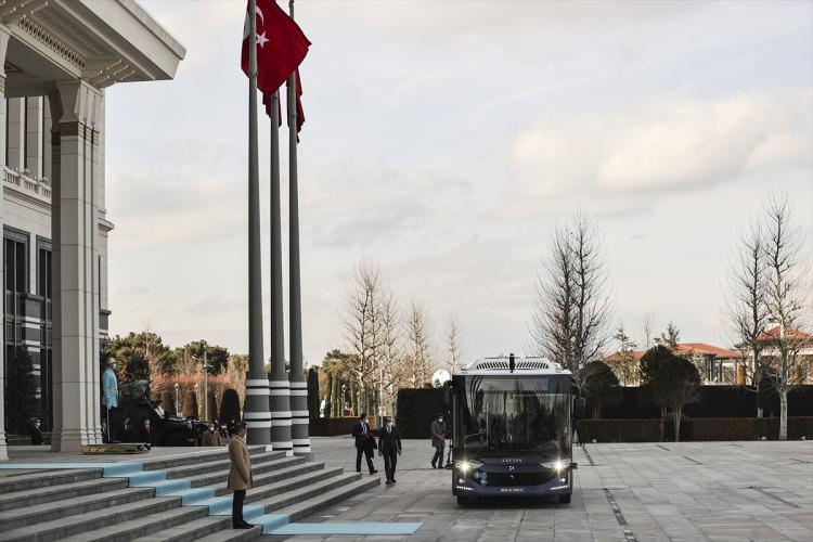 <p>Aracın özellikle toplu taşımada kullanılmasını hedeflediklerini belirten Baş, "Bu araç toplu taşımada şu haliyle de kullanılabilir.</p>
