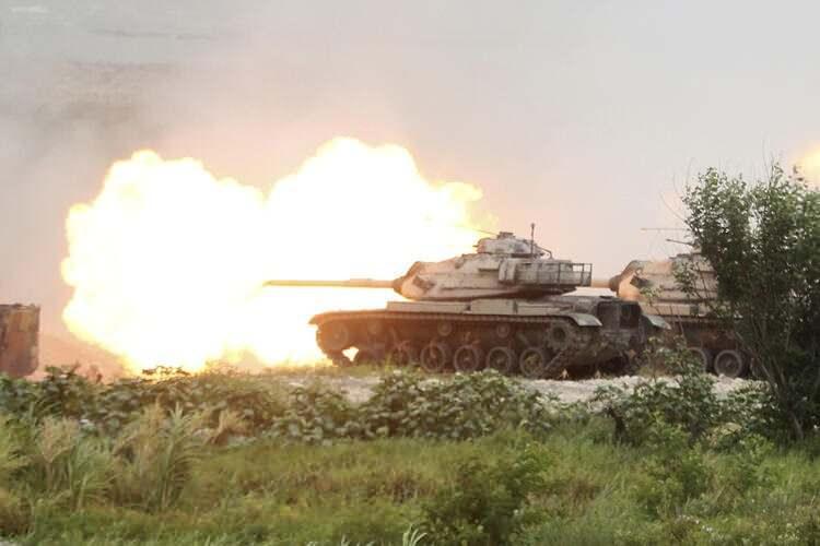<p>Han Kuang adı verilen ülkenin geleneksel büyük tatbikatından fotoğrafları, uluslararası haber ajansları Reuters ve Associated Press (AP) dünyaya servis etti. Tatbikatın en çarpıcı detayı, karadan ve havadan füzelerin fırlatılması oldu. Tayvan ordusu, adanın Çin'e bakan sahilinden havadan füze denemesi gerçekleştirdi.</p>

<p> </p>
