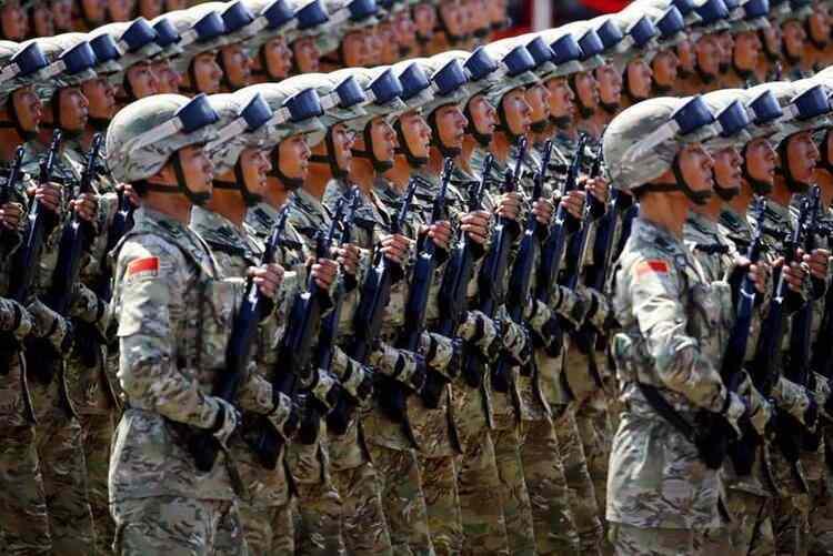 <p>En uç örnek, Uygurların ve diğer Müslüman azınlıkların 7 gün 24 saat gözetim altında tutulduğu Batı'daki Sincan eyaletinde.</p>
<p> </p>