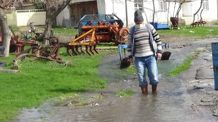 <p>Pınarbaşı’nda yaşayanlar, bu doğa olayının, suyun bollaştığı her Ocak ayında tekrarladığını belirtiyor.</p>
<p> </p>