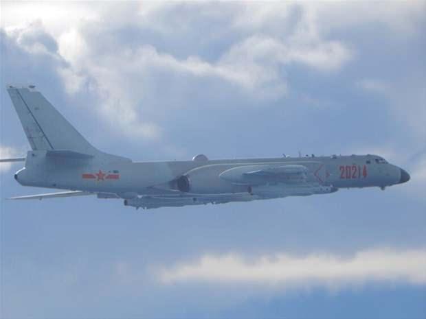 <p>Tayvan, USS Theodore Roosevelt uçak gemisinin tartışmalı Güney Çin Denizi'nde bulunduğu sırada en az 15 uçağın hava sahasını ihlal ettiğini açıkladı. Çin jetlerine karşı Tayvan savaş uçakları da havalandı.</p>
<p> </p>
