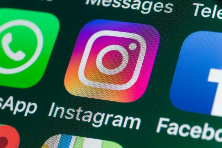 <p>Instagram</p>

<p> </p>

<p>Görsel odaklı bir platform olan video ve fotoğraf paylaşımı yapmayı sağlayan Instagram'ın 1,2 milyar kullanıcısı bulunuyor. Kullanıcılarına "hikaye" olarak isimlendirilen günlük paylaşımlar yapma imkanı da veren platformda, canlı yayın da yapılabiliyor.</p>
