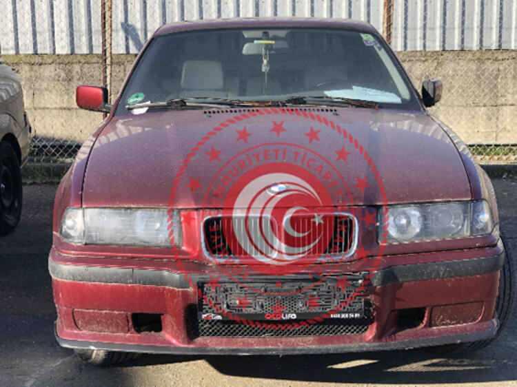 <p><strong>1992 BMW 318İ</strong> model araç Ticaret Bakanlığı'nın internet sitesinde 60 bin liradan satışa çıkarıldı. Aracın ihale bitiş tarihi ise 10.02.2021 olarak belirlendi.</p>
<ul>
</ul>