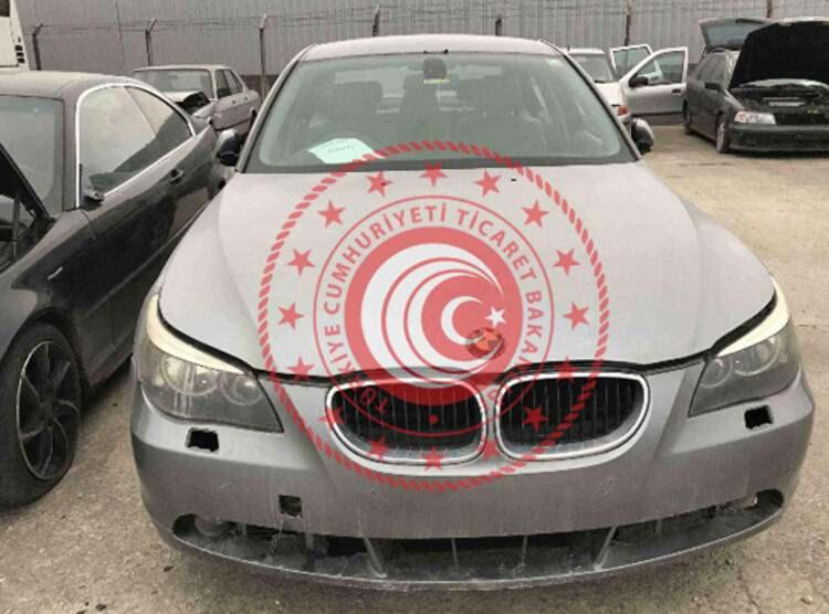 <p><strong>2004 BMW 520İ </strong>model araç Ticaret Bakanlığı'nın internet sitesinde 90 bin liradan satışa çıkarıldı. Aracın ihale bitiş tarihi ise 10.02.2021 olarak belirlendi.</p>
<ul>
</ul>