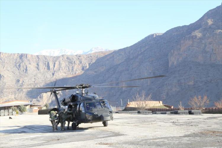 <p><strong>Eren Operasyonları s&uuml;r&uuml;yor</strong></p>

<p>&nbsp;</p>

<p>Yıldırım Operasyonları&rsquo;nın ardından Eren Operasyonları, Tend&uuml;rek b&ouml;lgesinde 1071 personelin katıldığı Eren-1 Tend&uuml;rek Operasyonu ile başladı.</p>

<p>&nbsp;</p>

<p>&nbsp;</p>
