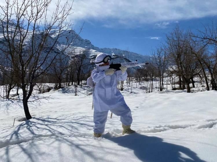 <p>Hatay, Osmaniye ve Gaziantep'te ise 1670 personelin katılımıyla "Eren-8 Amanoslar Operasyonu devam ediyor.</p>
