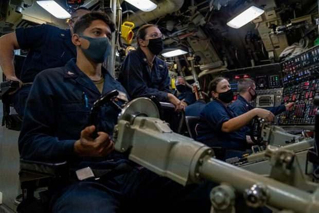 <p>Suyun altında uzun süre sessizce kalabilen USS Ohio, Soğuk Savaş'ın sona ermesiyle Michigan, Florida ve Georgia gibi denizaltılarla birlikte güncellendi. Dört denizaltıya 2007 yılında balistik füzeler yerine güdümlü füzeler yüklendi.</p>
<p> </p>