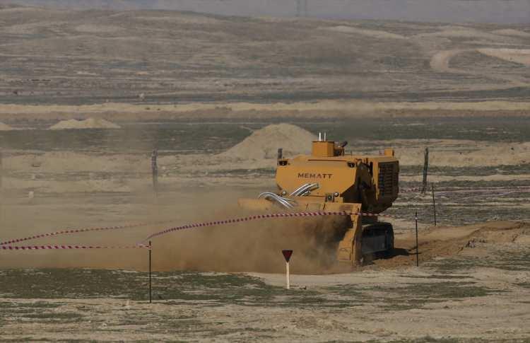 <p>Milli Savunma Bakanlığı bünyesinde bulunan 27 askeri fabrika ve 3 askeri tersanenin imkan ve kabiliyetlerini değerlendiren ASFAT'ın dizayn, prototip ve seri üretim ve sertifikasyon çalışmalarını kamu ve özel sektör iş birliğiyle 14 ayda tamamladığı MEMATT, Türk Silahlı Kuvvetlerinin (TSK) kullanımına yönelik üretilmişti.</p>
<p> </p>