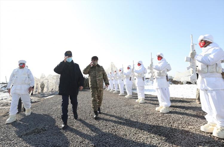 <p>Milli Savunma Bakanı Hulusi Akar ve Azerbaycan Savunma Bakanı Zakir Hasanov’un katıldığı Kış 2021 Tatbikatı'nın "Seçkin Gözlemci Günü" başladı.</p>

<p>​</p>
