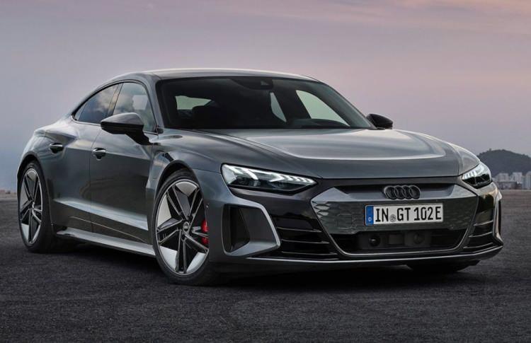 <p>Alman otomobil üreticisi Audi, elektrikli modellerine bir yenisini ekledi. Audi, elektrikli sedan modeli e-tron GT'yi tanıttı.</p>

<p> </p>

