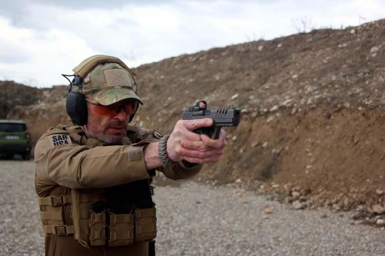 <p>SAR 9 versiyonu SAR 9X, ocak ayında da ABD'de en çok okunan ateşli silah dergilerinden On Target dergisinin düzenlediği "Editörlerin Seçimi Ödülü'nde "2020 Yılının En İyi Tabancası" ödülünü kazanmıştı.</p>