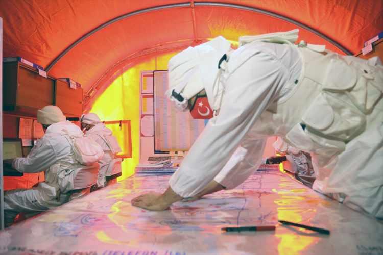 <p>Tatbikatın başlangıcından sonuna kadar gerekli beka tedbirlerini uygulamak, birliklerin diğer birliklerin imkan ve kabiliyetlerini tanımalarını sağlamak.&nbsp;</p>
